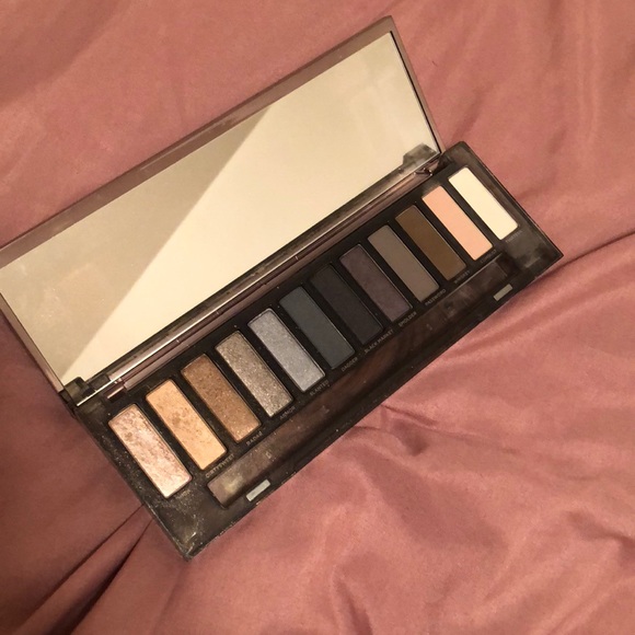 Makeup - Picture 2 of 2